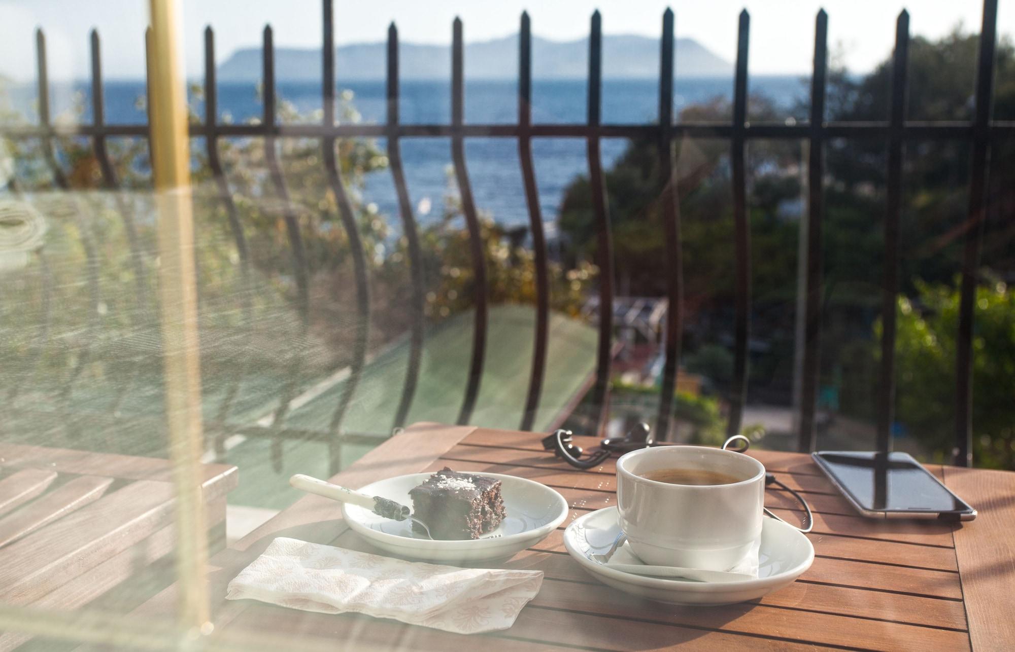 Hotel Ferah Каш Екстериор снимка